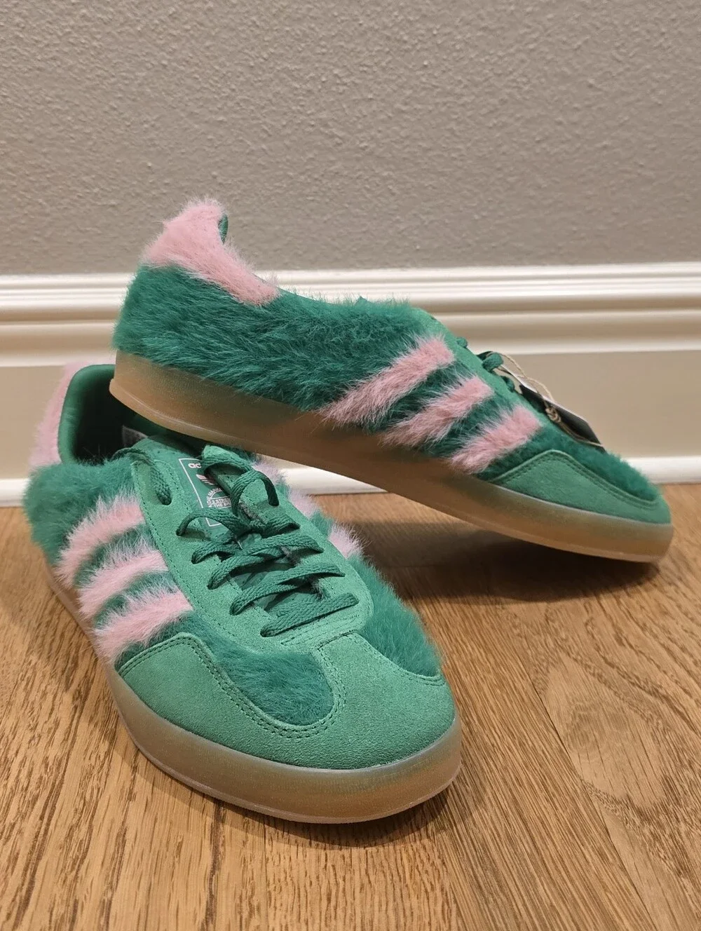 Adidas Gazelle Indoor Green Glow Pink Furry Sneaker NWT Women 9.5 Men 8.5 JP8342